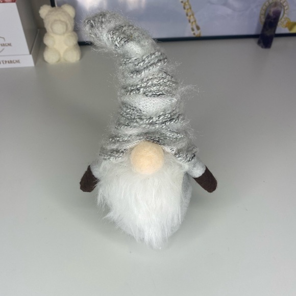 Gnome holiday ornament decoration - Picture 2 of 5